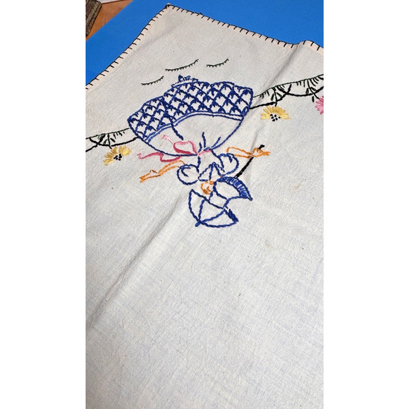 Vintage 1940s-50s Hand-Embriodered Tablecloth-Bonnet Girl Design 32" x 32" - Picture 16 of 16